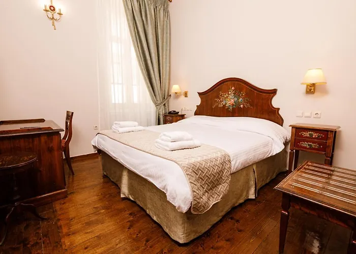 Palaiologos Luxury 4* باترا