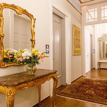 Palaiologos Luxury 호텔 4*