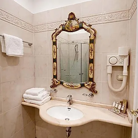 Palaiologos Luxury Hotel 4*